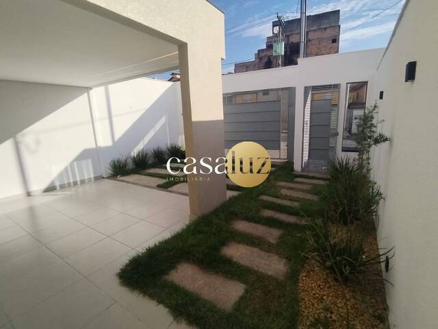 #CA0307 - Casa para Venda em Sarzedo - MG