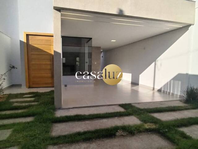 #CA0307 - Casa para Venda em Sarzedo - MG