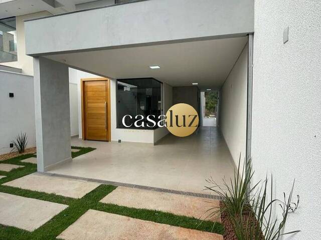 #CA0307 - Casa para Venda em Sarzedo - MG