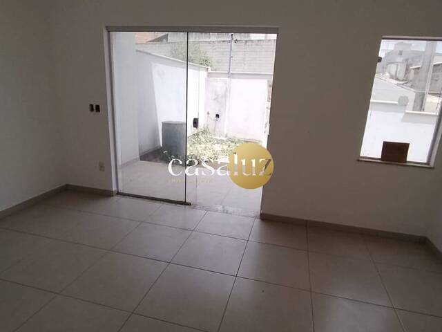 #CA0427 - Casa para Venda em Sarzedo - MG