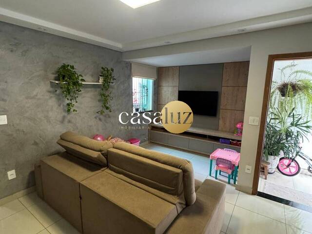 #CA0490 - Casa para Venda em Sarzedo - MG