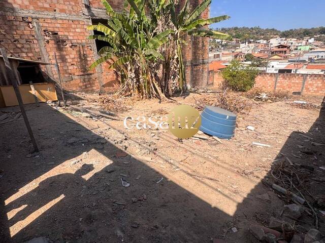 Terreno para Venda em Sarzedo - 2